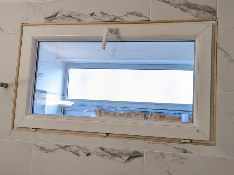 encadrement de fenetre interieur en bois